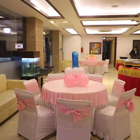 Genx Le Crescent Ghaziabad Hotel Ngoại thất bức ảnh