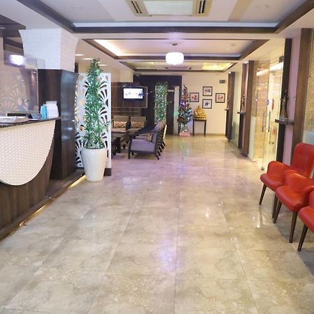 Genx Le Crescent Ghaziabad Hotel Ngoại thất bức ảnh