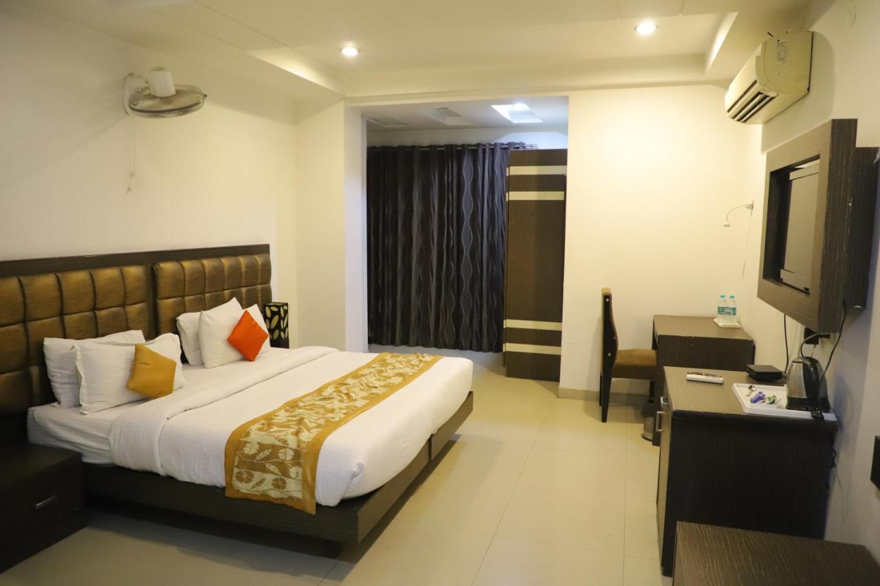 Genx Le Crescent Ghaziabad Hotel Ngoại thất bức ảnh