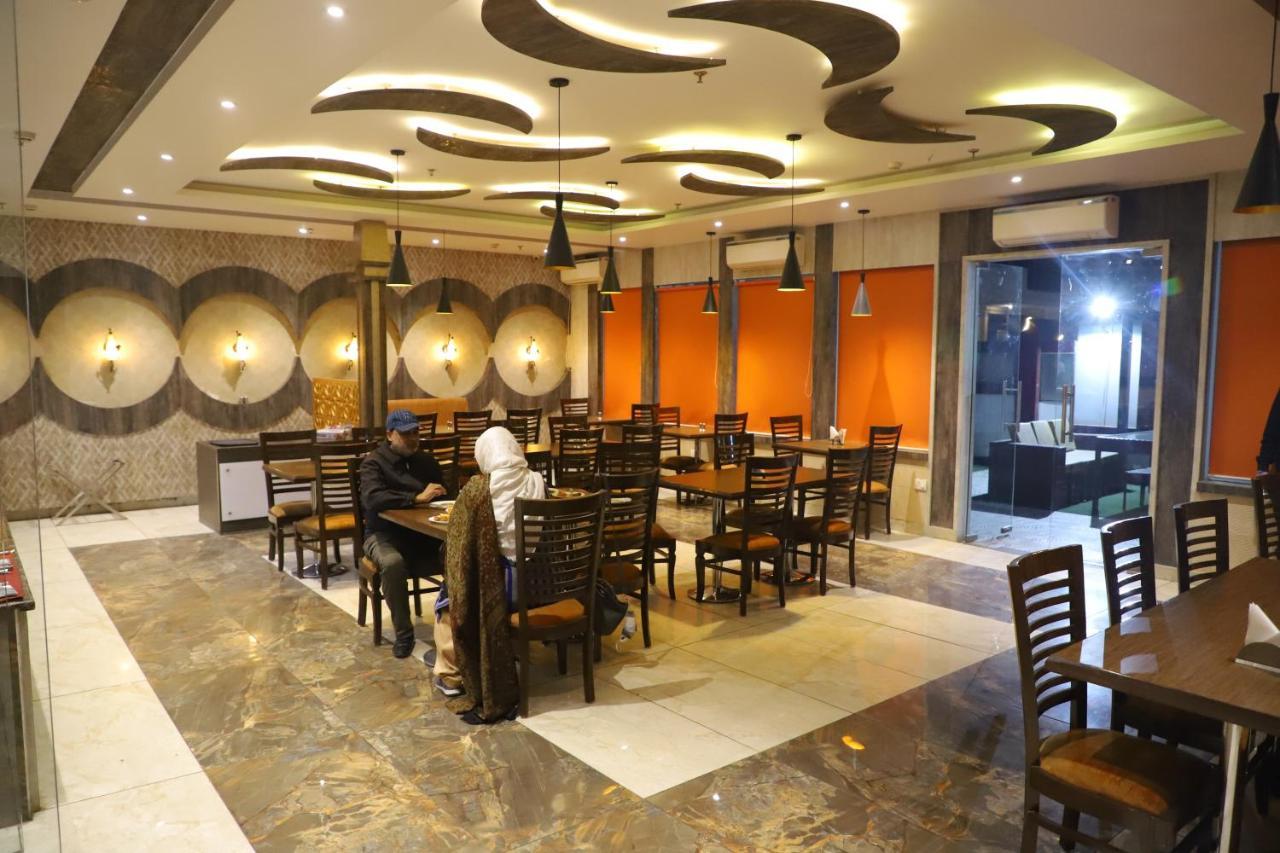 Genx Le Crescent Ghaziabad Hotel Ngoại thất bức ảnh
