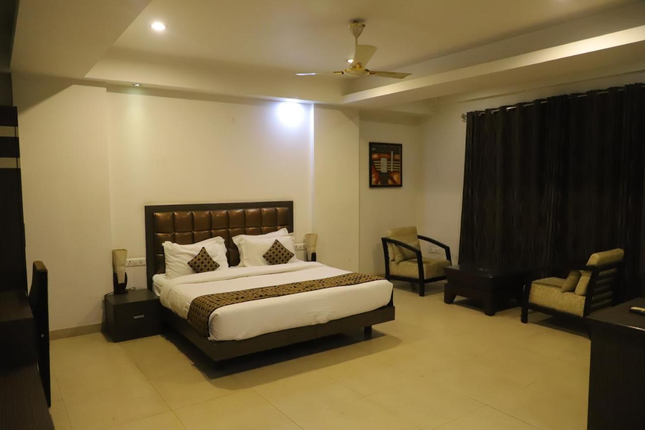 Genx Le Crescent Ghaziabad Hotel Ngoại thất bức ảnh