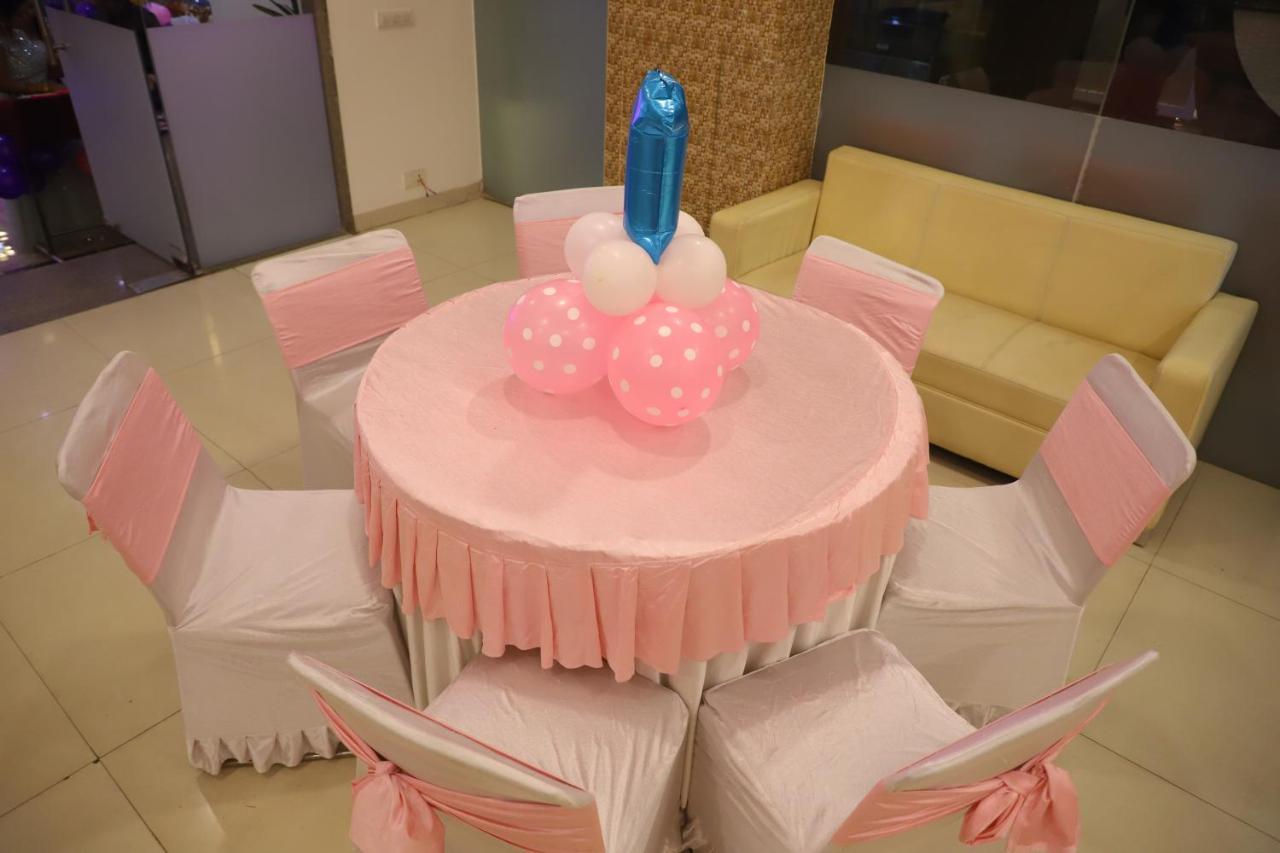 Genx Le Crescent Ghaziabad Hotel Ngoại thất bức ảnh