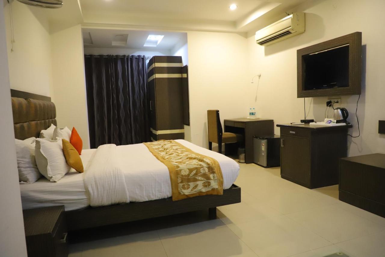 Genx Le Crescent Ghaziabad Hotel Ngoại thất bức ảnh