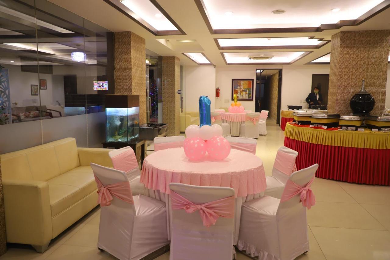Genx Le Crescent Ghaziabad Hotel Ngoại thất bức ảnh