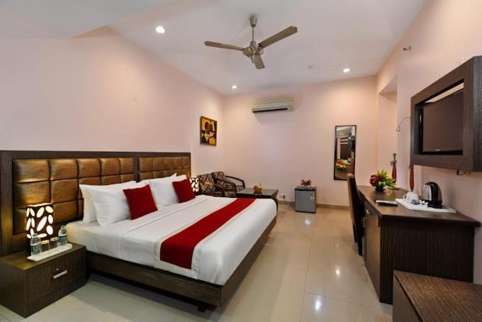 Genx Le Crescent Ghaziabad Hotel Ngoại thất bức ảnh