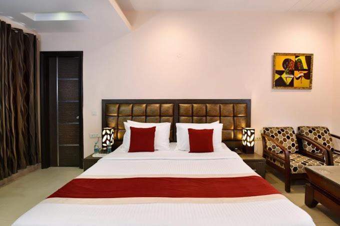 Genx Le Crescent Ghaziabad Hotel Ngoại thất bức ảnh