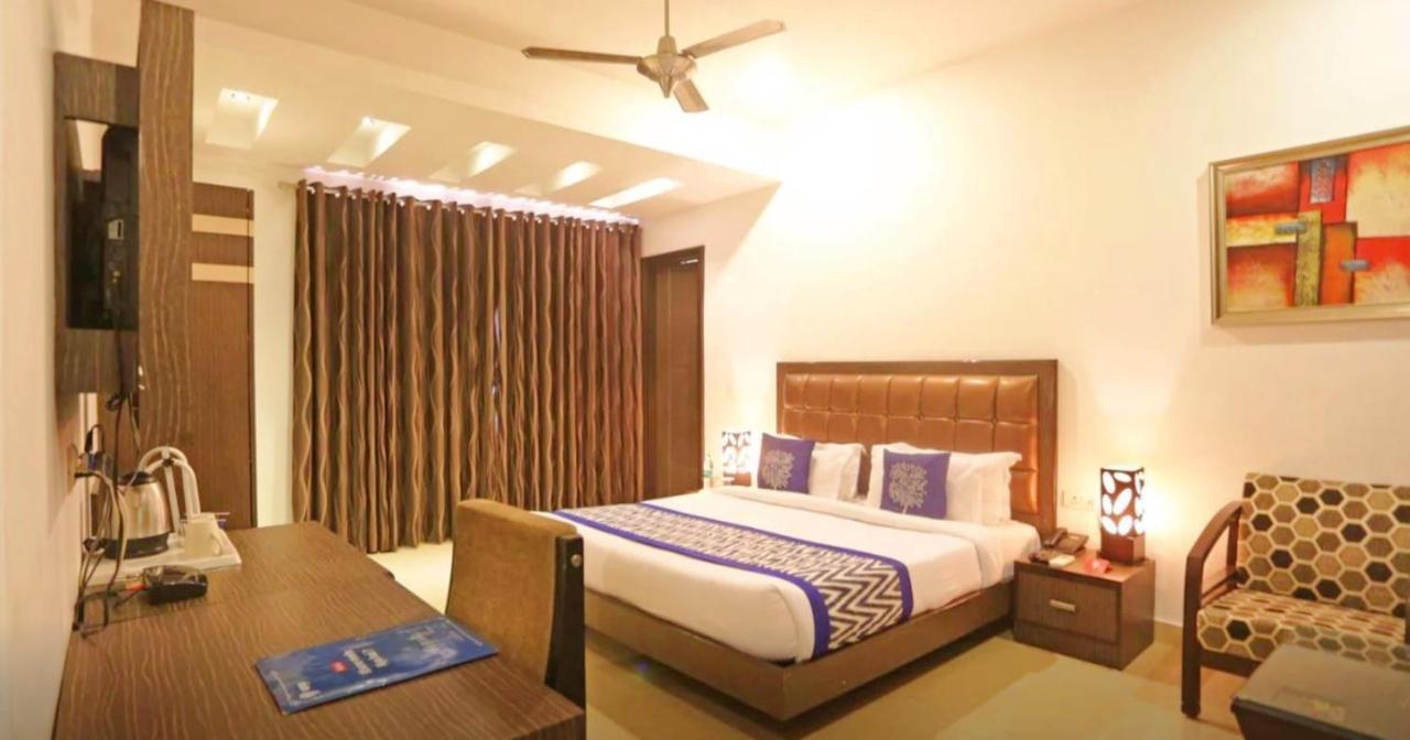 Genx Le Crescent Ghaziabad Hotel Ngoại thất bức ảnh