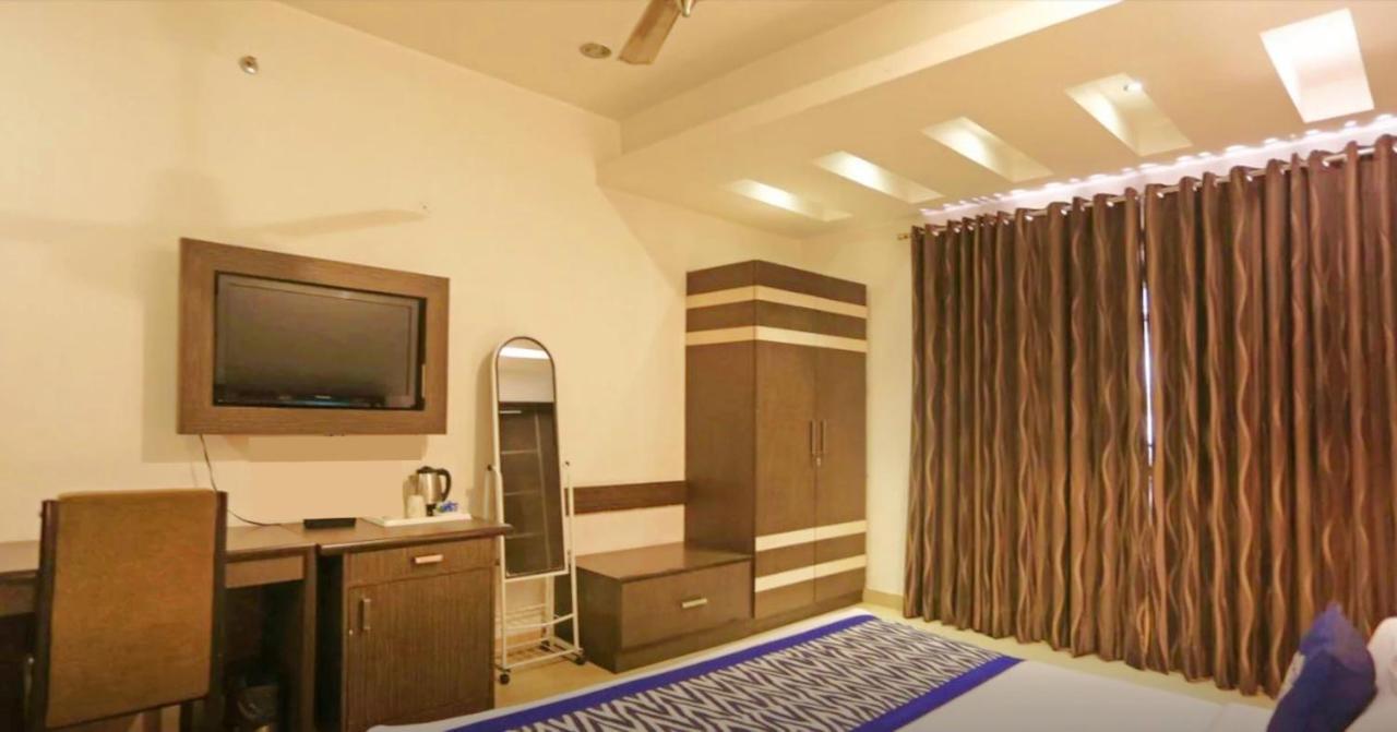 Genx Le Crescent Ghaziabad Hotel Ngoại thất bức ảnh