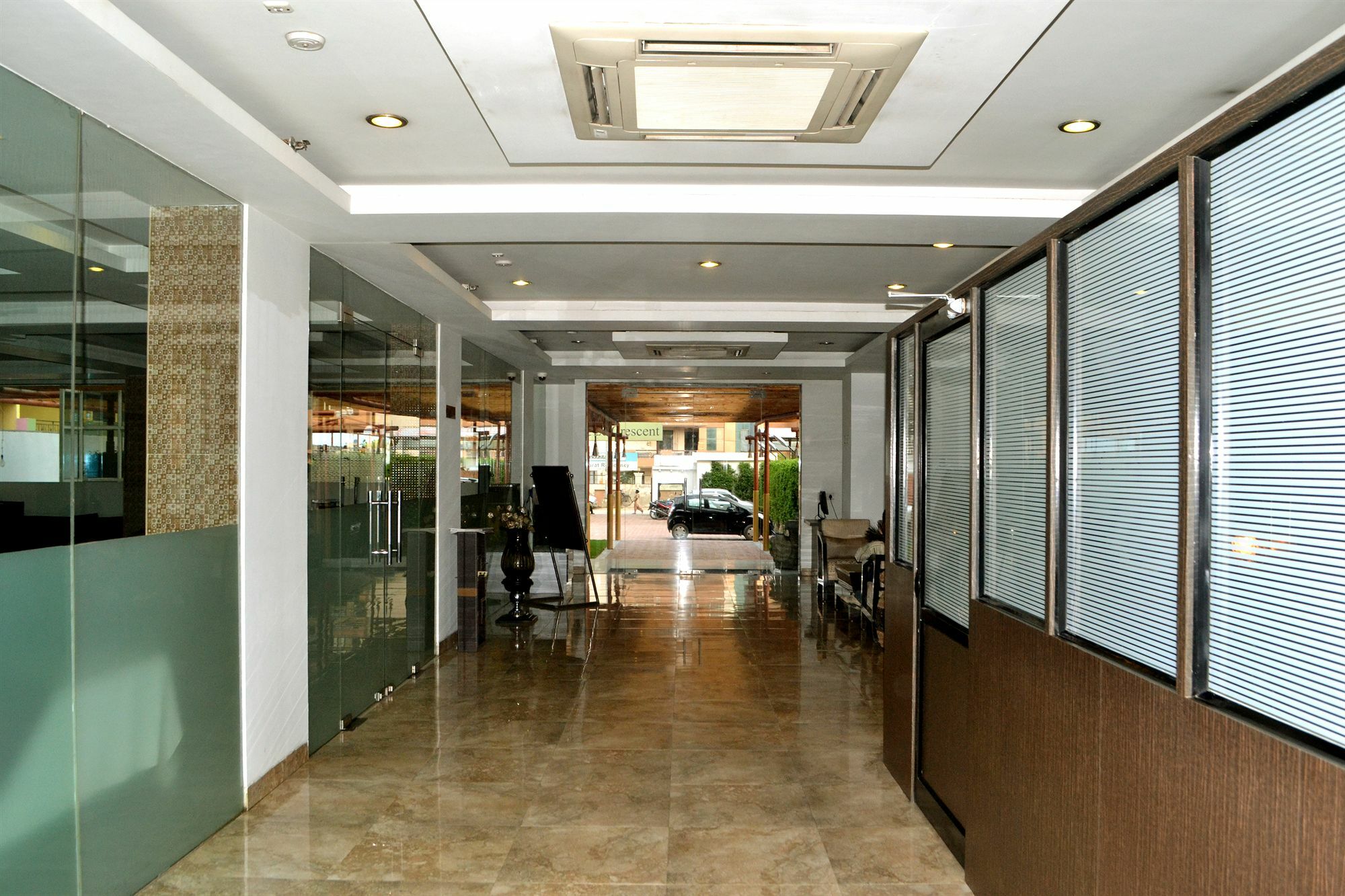 Genx Le Crescent Ghaziabad Hotel Ngoại thất bức ảnh